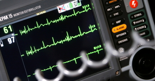 EKG, Defibrillator, © Stephan Jansen - dpa