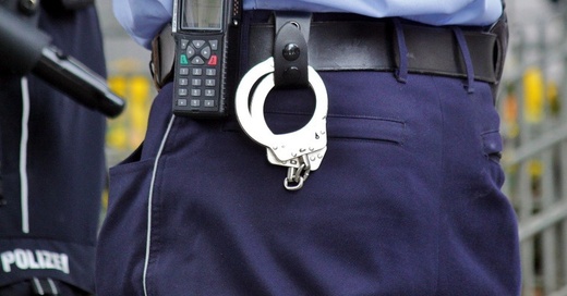 Handschellen, Polizei, Uniform, © Pixabay