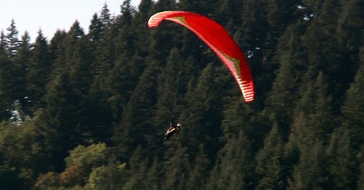 Gleitschirmflieger, Fallschirmspringer, Extremsport, © baden.fm