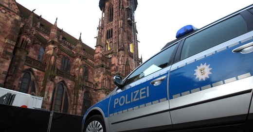 Freiburg, Münster, Polizei, Streifenwagen, © Karl-Josef Hildenbrand - dpa