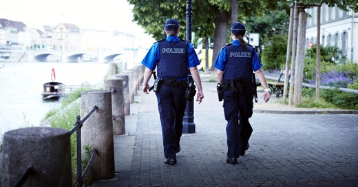 Polizei, Kantonspolizei, Basel, Blaulicht, © Kantonspolizei Basel-Stadt / Staatskanzlei Basel