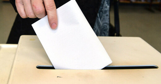 Wahlurne, Abstimmung, Wahl, © Thomas Kienzle - dpa (Symbolbild)