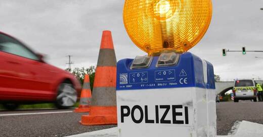 Polizei, Kontrolle, Unfall, © Hendrik Schmidt - dpa (Symbolbild)