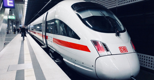 ICE, Deutsche Bahn, Zug, Hauptbahnhof, © Daniela Abadia - Unsplash (Symbolbild)
