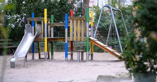 Kinderspielplatz, Kindergarten, Rutsche, Klettergerüst, Sandkasten, © Sebastian Gollnow - dpa (Symbolbild)