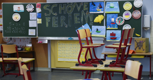 Schulferien, Klassenzimmer, Unterricht, Schule, © Arne Dedert - dpa (Symbolbild)