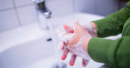 Händewaschen, Handhygiene, Seife, Wasser, Wasserhahn, Waschbecken, © Rolf Vennenbernd - dpa (Symbolbild)