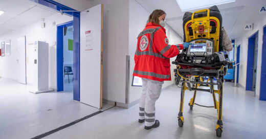 Rettungsdienst, Krankenhaus, Notaufnahme, Klinik, Deutsches Rotes Kreuz, © Boris Rössler - dpa (Symbolbild)