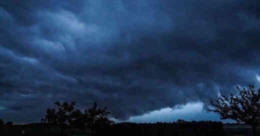 Unwetter, Gewitter, Wolken, Sturm, Starkregen, Orkan, © Kohls - SDMG / dpa (Archivbild)