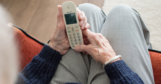 Alter, Rentner, Senioren, Telefon, © Pixabay (Symbolbild)