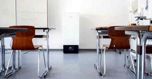 Luftfilter, Klassenzimmer, Unterricht, Schule, Coronavirus, Aerosole, © Julian Stratenschulte - dpa (Symbolbild)