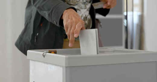 Bundestagswahl, Stimmzettel, Wahlurne, Wahllokal, Stimme, © Bernd Weißbrod - dpa (Symbolbild)