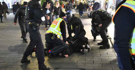 Mannheim, Polizei, Demonstration, Querdenker, Querdenken, Festnahme, Gewalt, Ausschreitungen, © René Priebe - PR Video / dpa