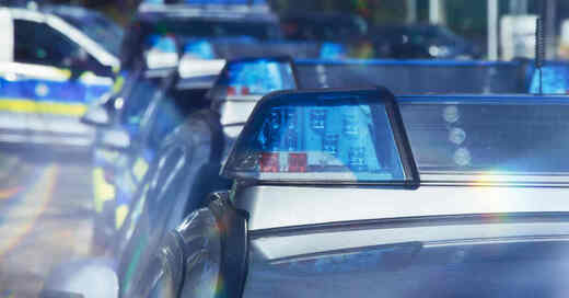 Polizei, Streifenwagen. Großeinsatz, Blaulicht, Gefährungslage, Verbrechen, Kriminalität, Terror, © Pixabay (Symbolbild)