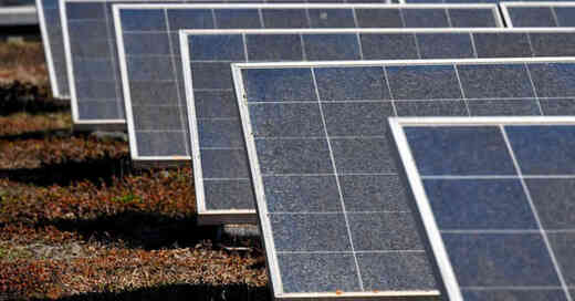 Photovoltaik, Solaranlage, Panels, Sonne, Erneuerbare Energien, © Felix Kästle - dpa (Symbolbild)