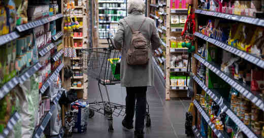 Einkaufen, Einkaufswagen, Verbraucher, Kunde, Supermarkt, Edeka, Regale, Lebensmittel, Preise, © Sven Hoppe - dpa (Symbolbild)