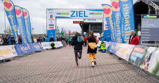 Ziel, Einlauf, Laufen, Läufer, Sport, Marathon, Mein Freiburg Marathon, Messe, Freiburg, © Baschi Bender / FWTM