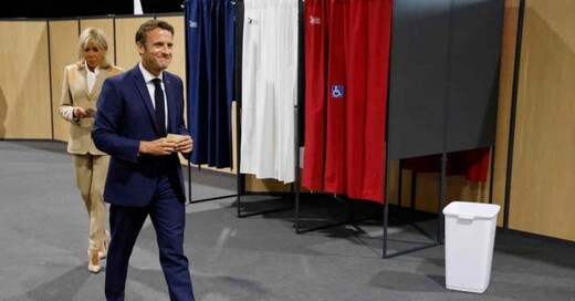 Emmanuel Macron, Präsident, Frankreich, Parlamentswahlen, Wahl, Wahlkabine, Wahllokal, © Ludovic Marin - Pool AFP / AP / dpa