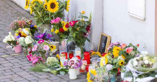 Gottenheim, Trauer, Beileid, Anteilnahme, Kerzen, Blumen, Ayleen, Mordfall, Rathaus, © Philipp von Ditfurth - dpa