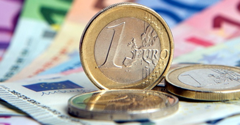Geld, Euro, Münzen, Scheine, © Daniel Reinhardt - dpa