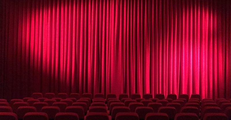 Theater, Vorhang, Komödie, Grünhof, Hohn der Angst, © pixabay.com