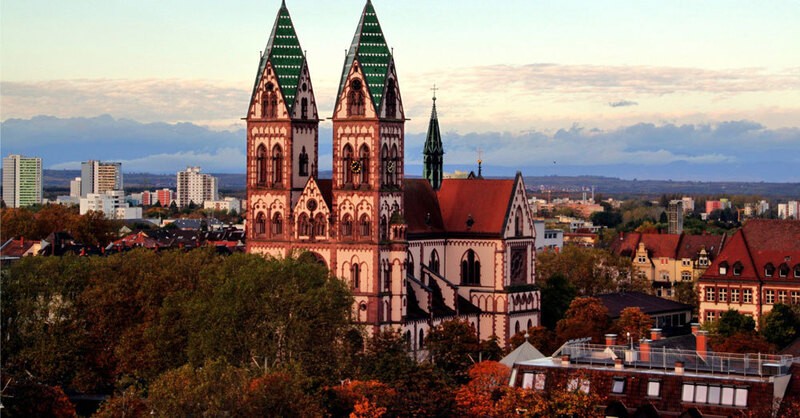 Stühlinger Kirchplatz, Freiburg, Kirche, © Pixabay (Symbolbild)