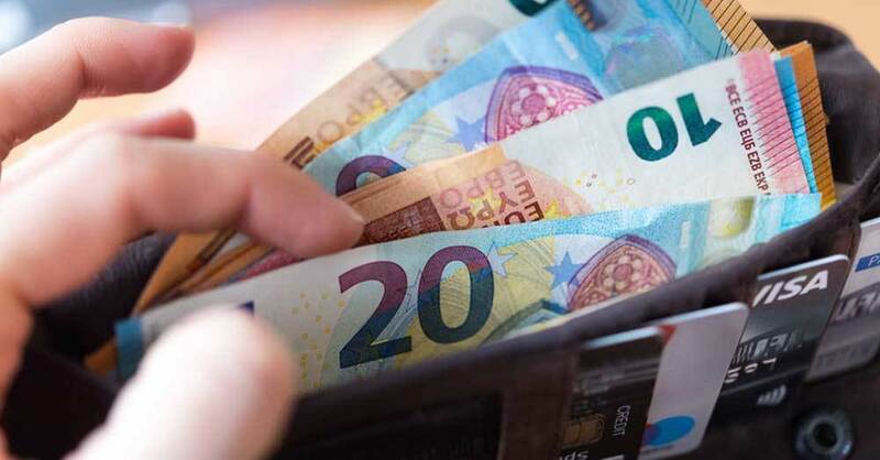 Geld, Bargeld, Euro, Geldbeutel, © Monika Skolimowska - ZB / dpa (Symbolbild)