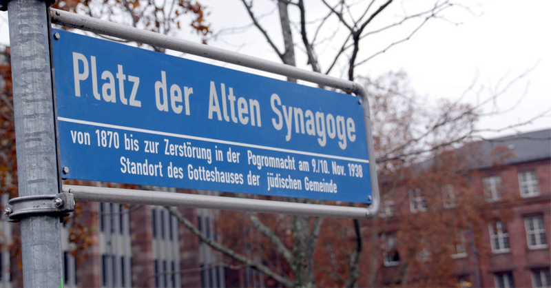 Platz der Alten Synagoge, Freiburg, Straßenschild, © baden.fm (Symbolbild)