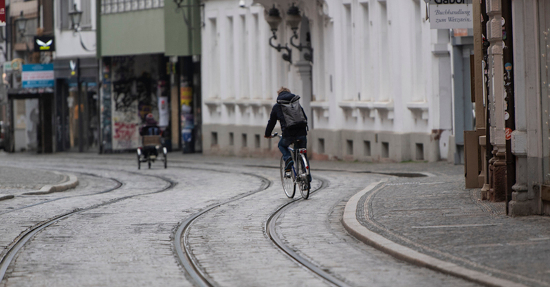Fahrradfahrer, Innenstadt, Freiburg, © Patrick Seeger - dpa