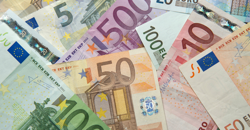 Bargeld, Euro, Geldscheine, Finanzen, Wirtschaft, © Daniel Reinhardt - dpa (Symbolbild)