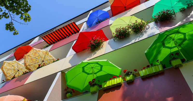 Wohnung, Balkon, Sonnenschirm, Freizeit, © Patrick Pleul - dpa (Symbolbild)