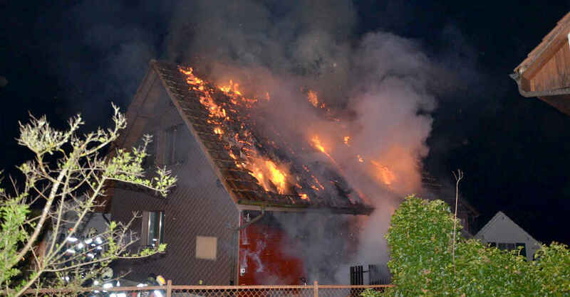 Feuerwehr, Schweiz, Dachstuhlbrand, Flammen, © Polizei Basel-Landschaft
