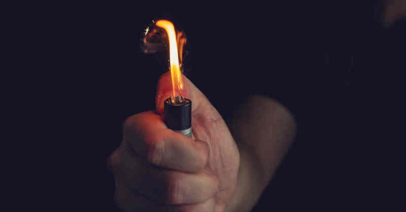 Feuerzeug, Brandstifter, Brandstiftung, Rauchen, Flamme, Licht, © Pixabay (Symbolbild)
