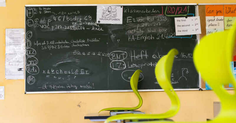 Schule, Tafel, Unterricht, Schüler, Klassenzimmer, Ferien, Realschule, Heitersheim, © Philipp von Ditfurth - dpa (Symbolbild)