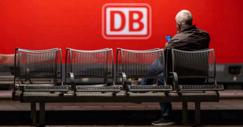 Deutsche Bahn, Zug, Bahnhof, Verspätung, Zugausfall, Warnstreik, Regionalverkehr, Fernverkehr, © Peter Kneffel - dpa (Symbolbild)