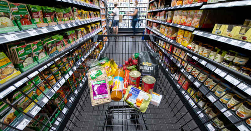 Einkaufswagen, Einkaufen, Supermarkt, Lebensmittel, Regale, Waren, © Sven Hoppe - dpa (Symbolbild)