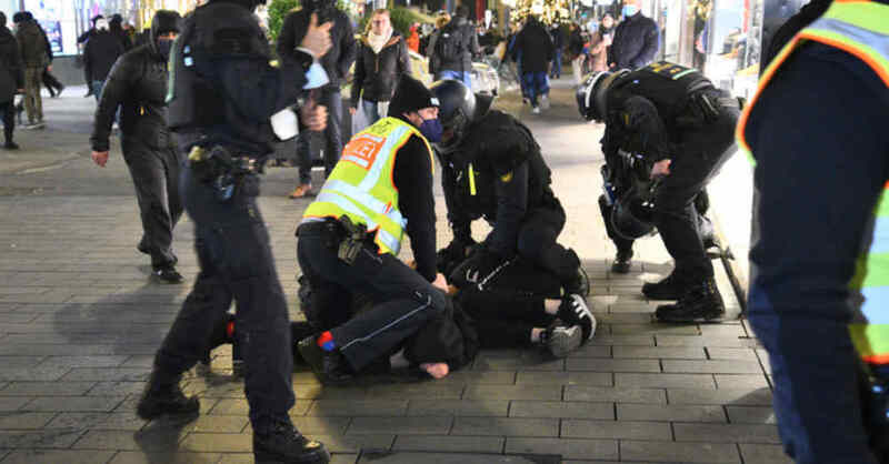 Mannheim, Polizei, Demonstration, Querdenker, Querdenken, Festnahme, Gewalt, Ausschreitungen, © René Priebe - PR Video / dpa