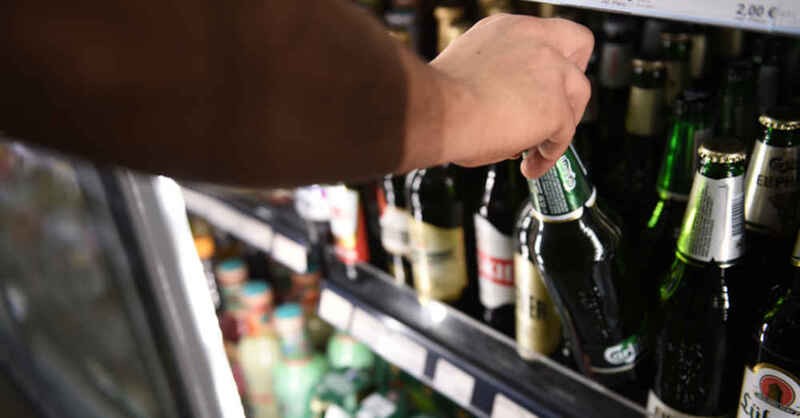 Alkohol, Trinken, Bier, Tankstelle, Alkoholverbot, Getränke, Einkaufen, © Sven Braun - dpa (Symbolbild)
