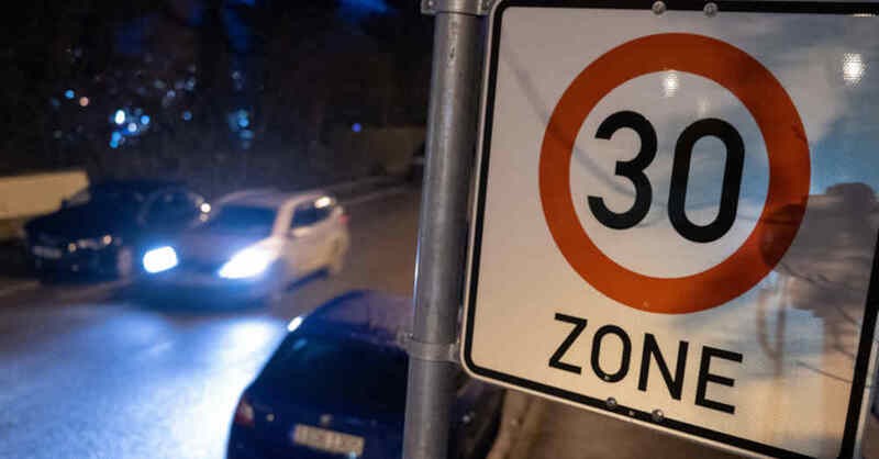 30er-Zone, Tempo 30, Geschwindigkeit, Verkehr, Auto, Tempo, © Bernd Weißbrod - dpa (Archivbild)