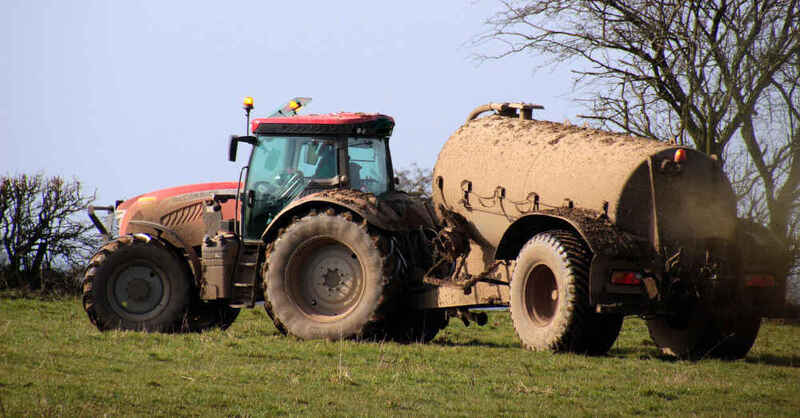 Gülle, Jauche, Traktor, Landwirtschaft, Bauer, Feld, Acker, Düngen, Düngemittel, © Pixabay (Symbolbild)