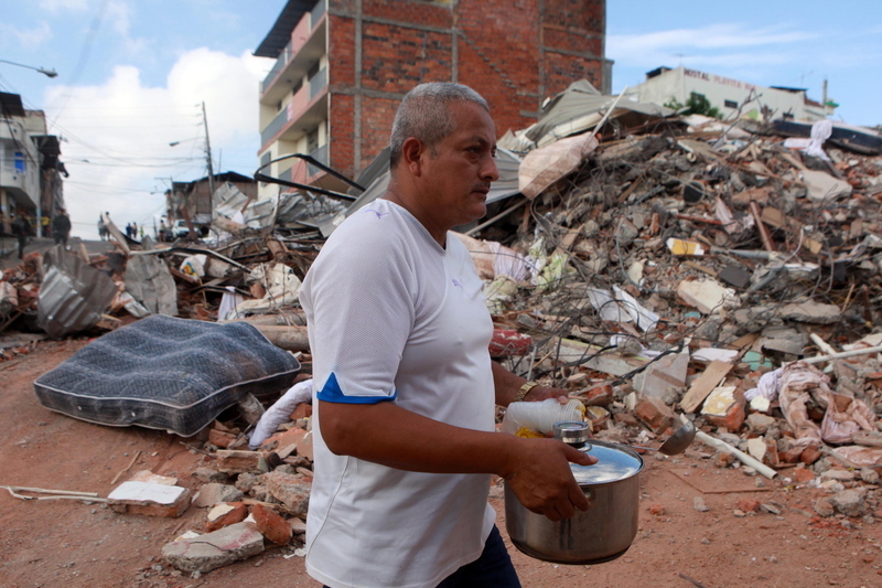 Erdbeben, Ecuador, Spenden, Mira Freiburger, © Escobar Mora-dpa